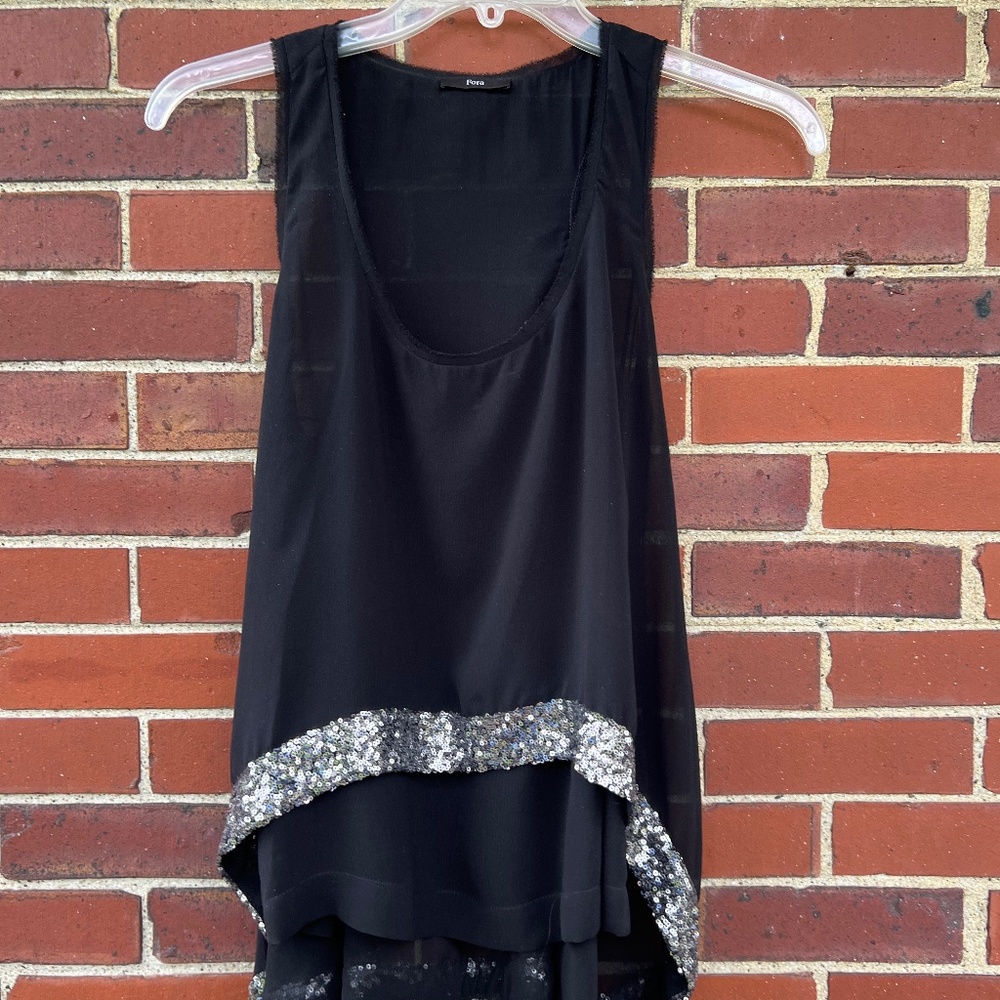 Black crepe tank top with seguins, Fora size M